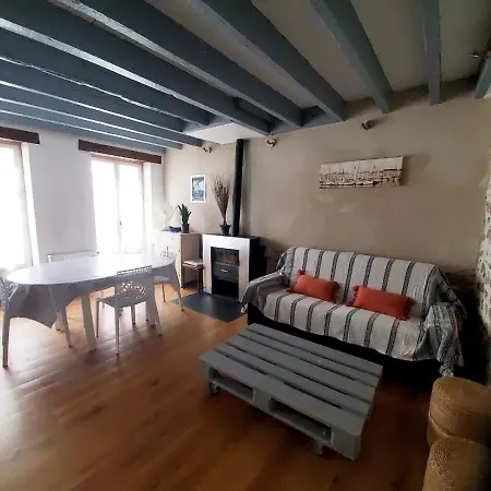 Les Marionnettes, Maison De 80m2 Avec Terrasse