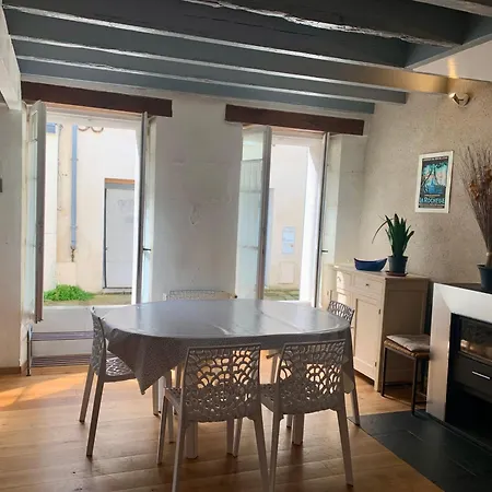 Les Marionnettes, Maison De 80m2 Avec Terrasse