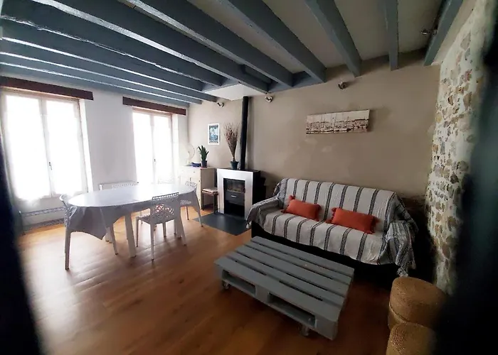 Les Marionnettes, Maison De 80m2 Avec Terrasse